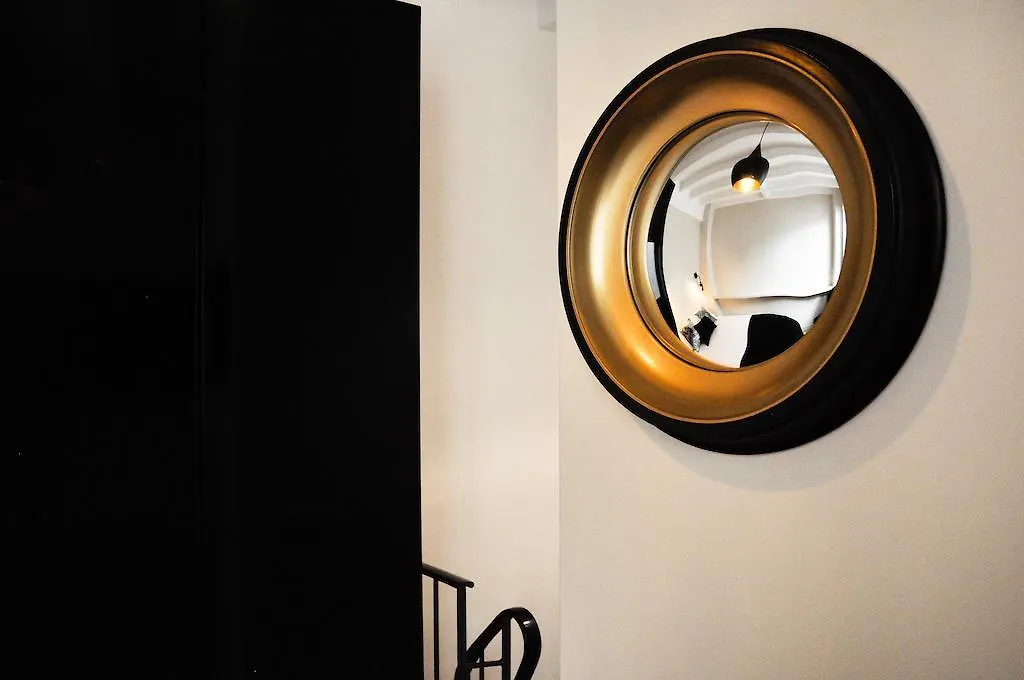 Duplex De Charme Au Coeur De Montmartre Paris