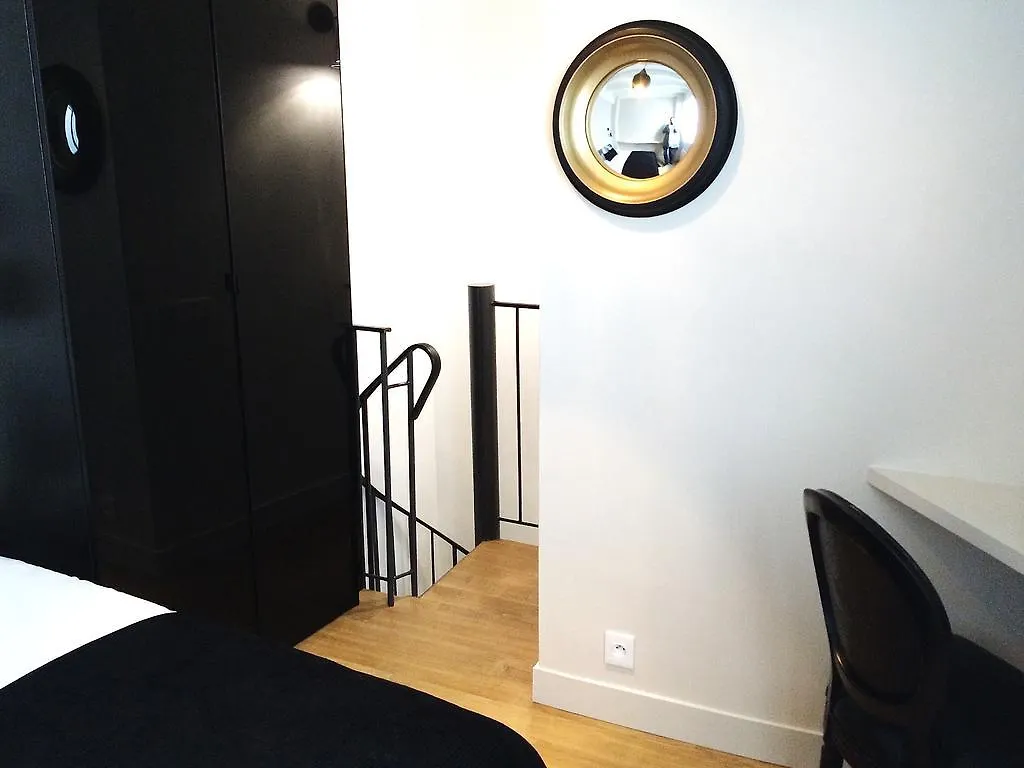 Duplex De Charme Au Coeur De Montmartre Paris