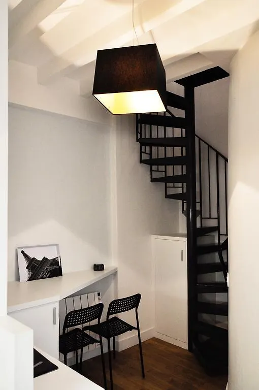 Duplex De Charme Au Coeur De Montmartre Parigi